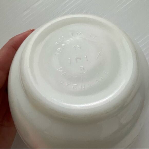 Pyrex 401 town and country small bowl, wear from use - Picture 2 of 10